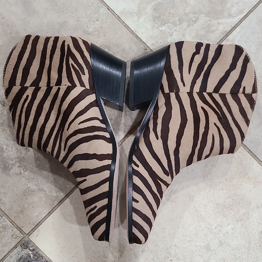 Veronica Beard Brown Zebra Ankle Boots - Picture 3 of 12